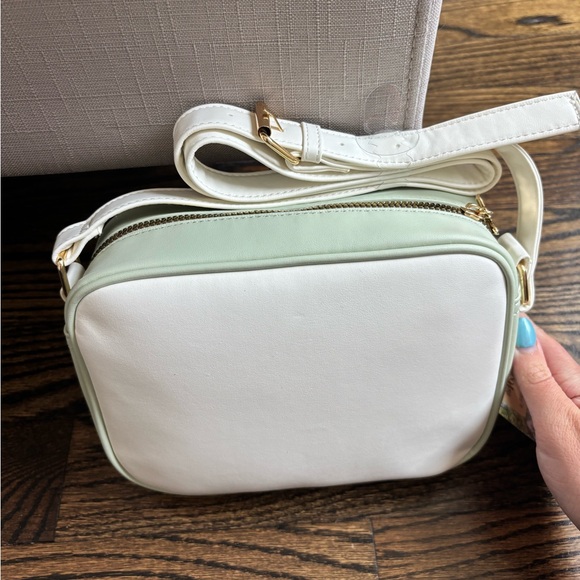 Disney Winnie the Pooh White and Green Crossbody Bag NWT Primark - Picture 4 of 5